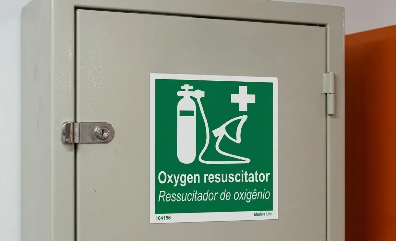 Medical Bay Oxygen Resuscitator Sign Portuguese